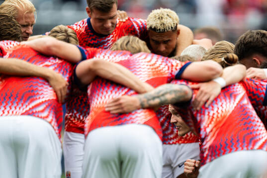 Martin Ødegaard of Norway with team mates