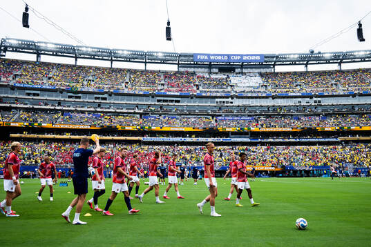 Oscar Bobb of Norway warm up with team mates