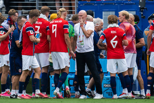 Head coach Ståle Solbakken and Erling Braut Haaland of