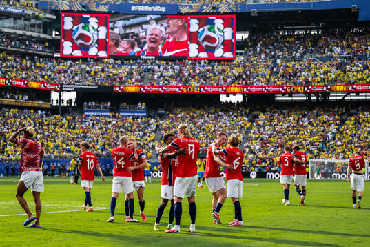 Players of Norway celebrate