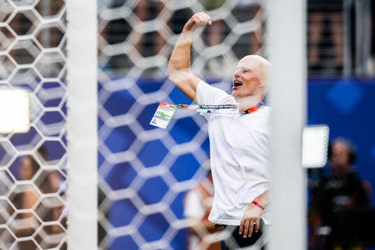 Head coach Ståle Solbakken of Norway celebrate