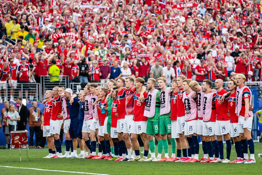 Players of Norway celebrate