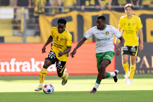 Elfsborgs Momoh Ibrahim Kamara och Hammarbys Paulos Abraham