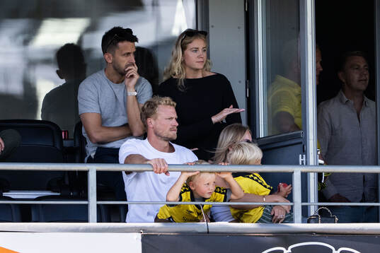 Elfsborgs före detta tränare Oscar Hiljemark på läktaren