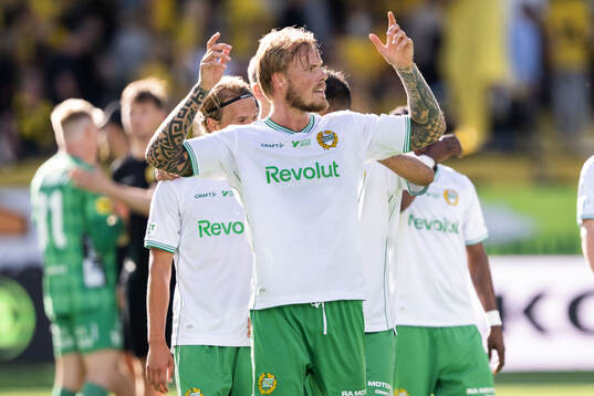 Hammarbys Victor Eriksson jublar