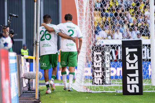 Hammarbys Montader Madjed hjälper Hampus Skoglund
