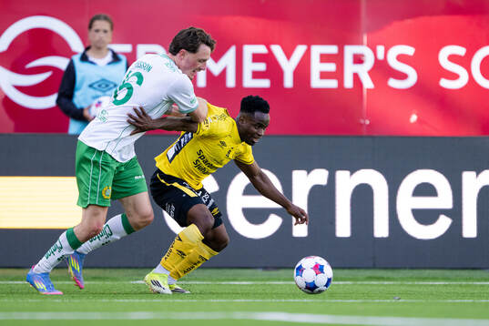 Hammarbys Noah Persson och Elfsborgs Momoh Ibrahim Kamara