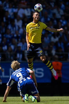 IFK Göteborgs Max Fenger och AIKs Áron Csongvai