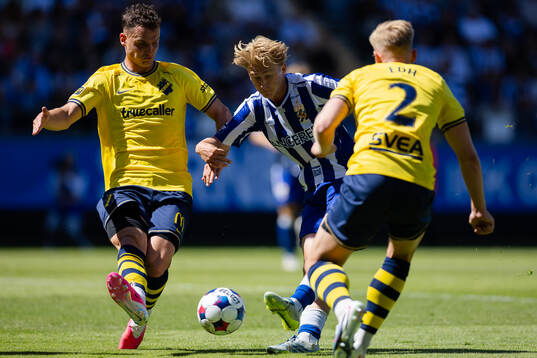 AIKs Áron Csongvai och IFK Göteborgs Noah Tolf