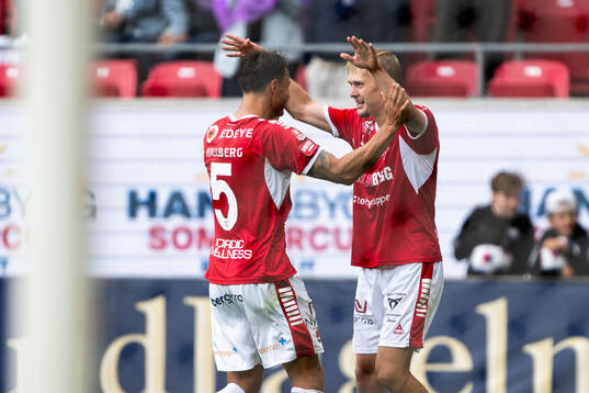 Kalmars Melker Hallberg och Rony Jansson jublar