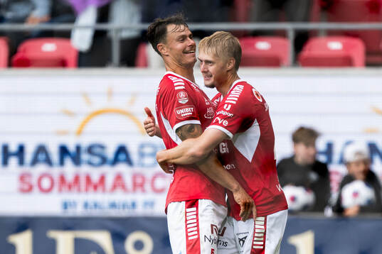 Kalmars Melker Hallberg och Rony Jansson jublar