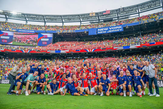 Players of Norway celebrate
