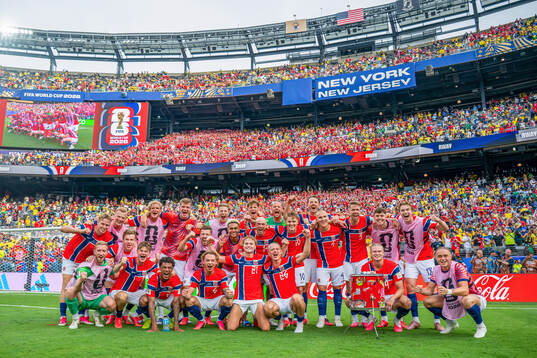 Players of Norway celebrate