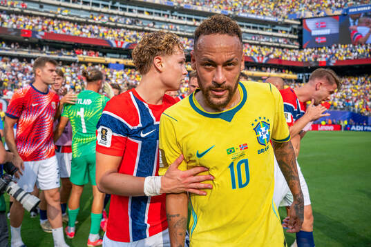 Andreas Schjelderup of Norway and Neymar Jr of Brazil