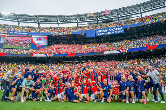 Players of Norway celebrate