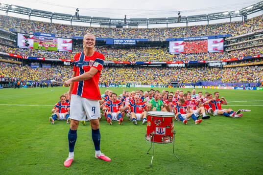 Erling Braut Haaland and players of Norway celebrate with a