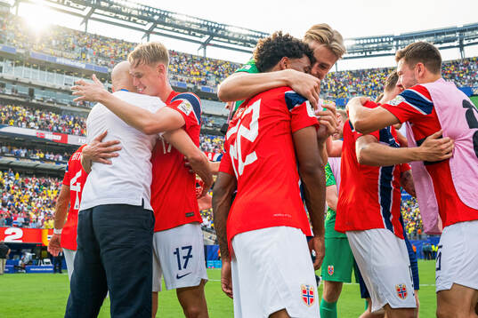 Head coach Ståle Solbakken and Torbjørn Lysaker Heggem of