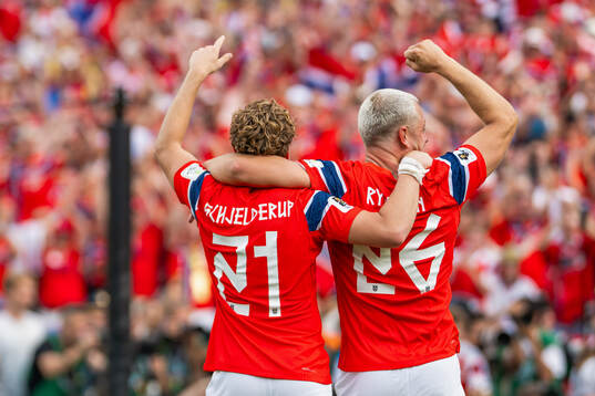 Andreas Schjelderup and Julian Ryerson of Norway celebrate