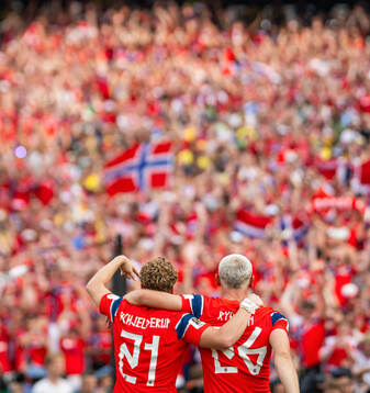 Andreas Schjelderup and Julian Ryerson of Norway celebrate
