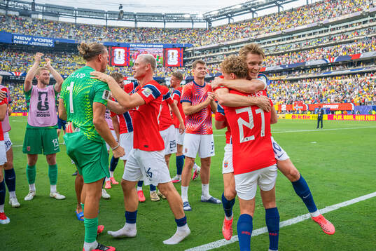 Andreas Schjelderup, Martin Ødegaard and players of Norway