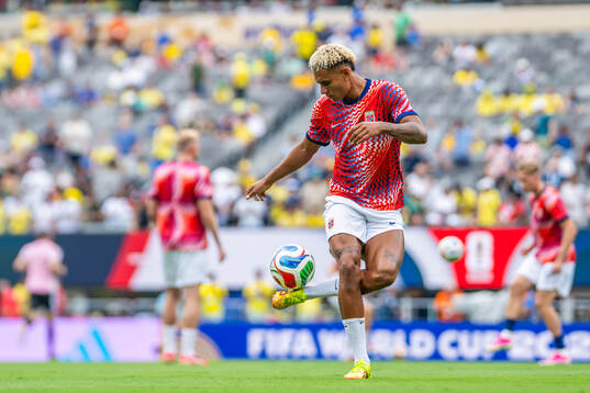 Antonio Nusa of Norway warms up