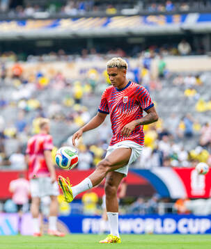 Antonio Nusa of Norway warms up