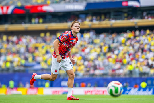 Andreas Schjelderup of Norway warms up