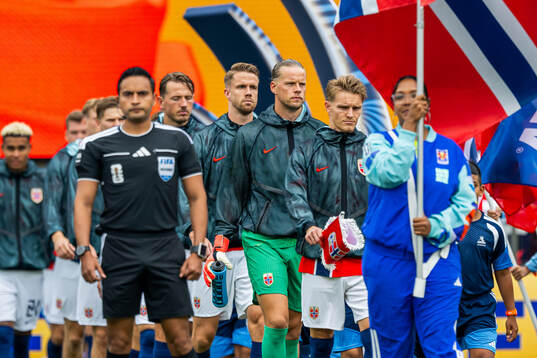 Goalkeeper Ørjan Nyland of Norway enters the pitch