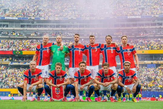 The starting eleven of Norway pose for a team photo