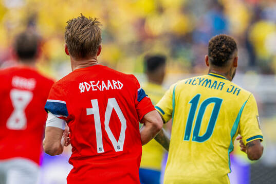 Martin Ødegaard of Norway and Neymar Jr of Brazil