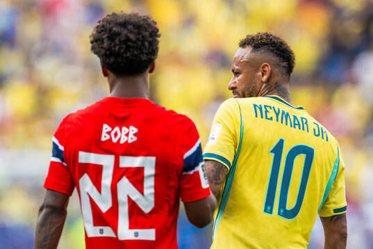 Oscar Bobb of Norway and Neymar Jr of Brazil