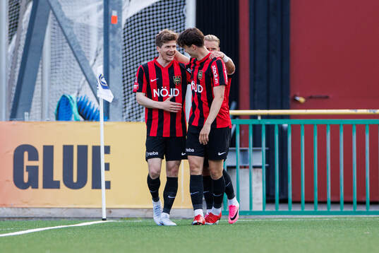 Brommapojkarnas Oliver Berg jublar
