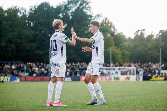 GAIS Henry Sletsjøe och Max Andersson jublar