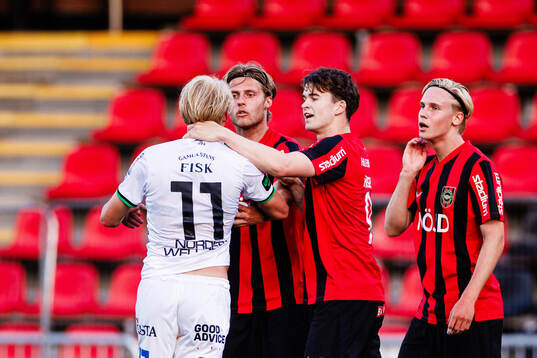 GAIS Rasmus Niklasson Petrovic i diskussion med