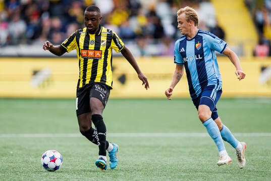 Häckens Brice Wembangomo och Djurgårdens Oskar Fallenius