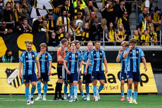 Djurgårdens Kristian Lien jublar med lagkamrater