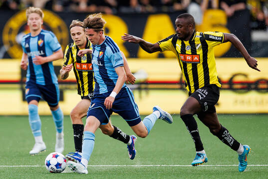 Häckens Pontus Dahbo och Brice Wembangomo mot Djurgårdens