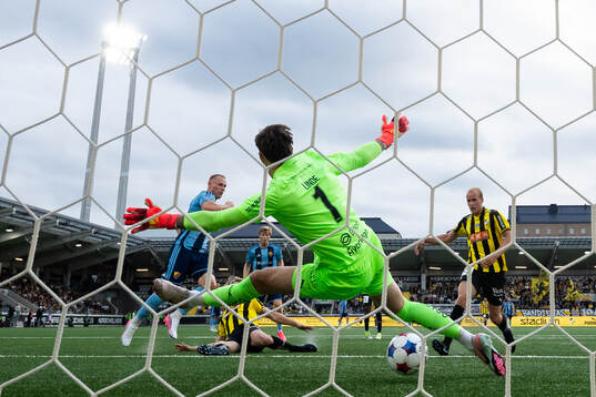 Djurgårdens Kristian Lien skjuter 1-3 i mål bakom
