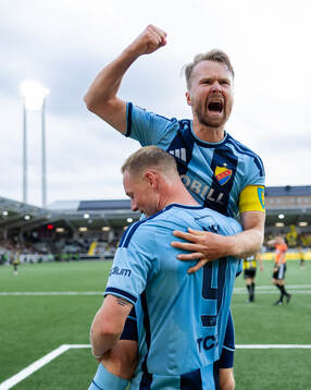 Djurgårdens Kristian Lien jublar ihop med Jacob Une