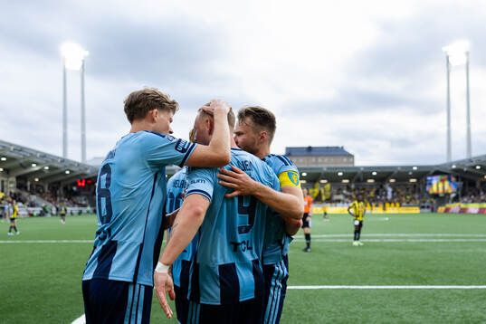 Djurgårdens Kristian Lien jublar ihop med Patric Åslund