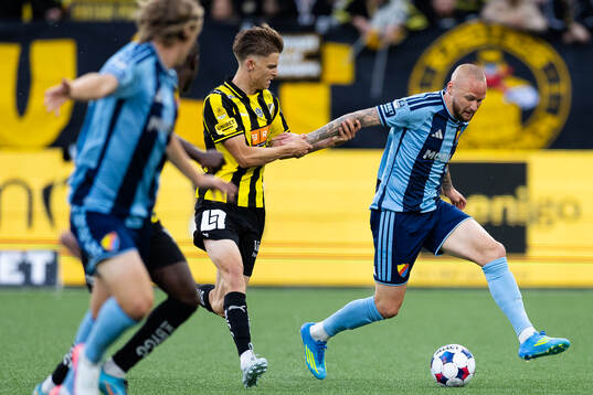 Häckens Adrian Svanbäck och Djurgårdens Adam Ståhl