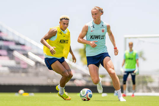 Antonio Nusa and Thelo Aasgaard of the Norwegian national