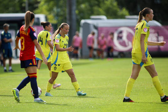 Fanny Peterson of Sweden looks dejected