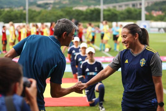 Head coach David Aznar of Spain and coach Briana Campos of