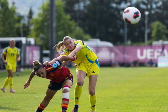 Irune Dorado of Spain and Fabienne Bartholdson of Sweden