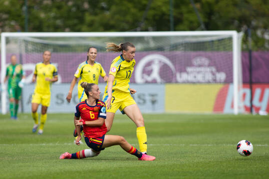 Irune Dorado of Spain and Fabienne Bartholdson of Sweden