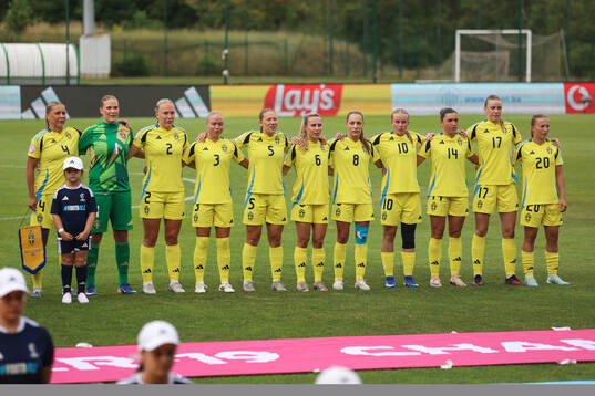 Alice Broman, goalkeeper Hanna Karlsson, Thindra Mattsson,