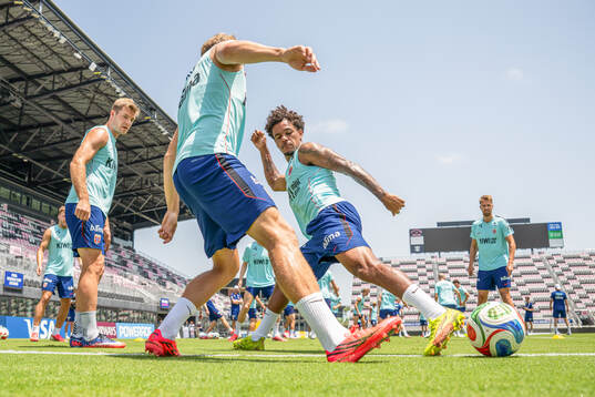 Alexander Sørloth and Oscar Bobb of the Norwegian national