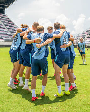 Henrik Falchener and players of the Norwegian national