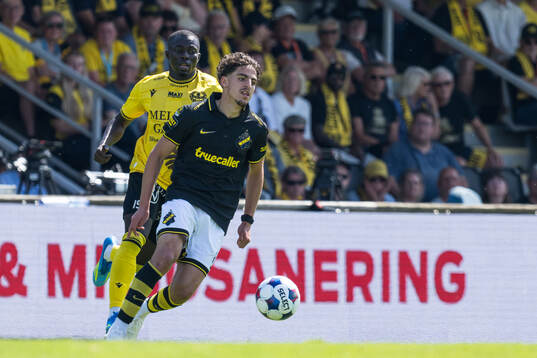 Mjällbys Abdoulie Manneh och AIKs Taha Ayari